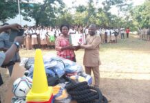 Le Lycée Maman N’Danida de Pya renforcé en équipements sportifs grâce à certains anciens élèves de la promotion 1995-2000